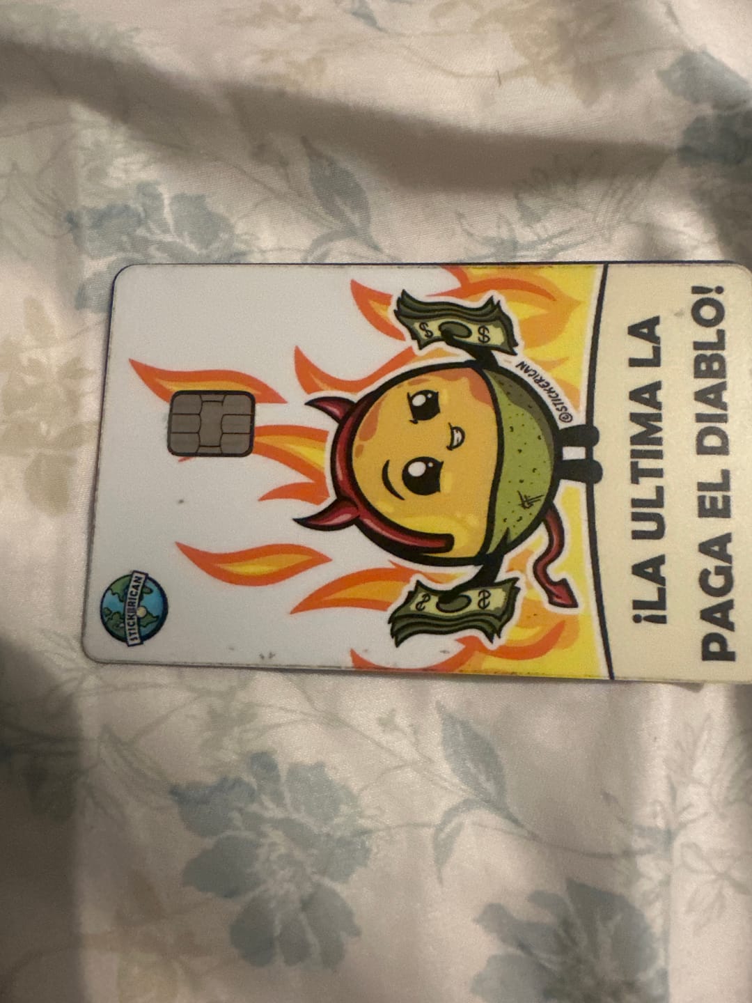 Customer photo review of La Última La Paga el Diablo - Sticker para Tarjeta de Crédito