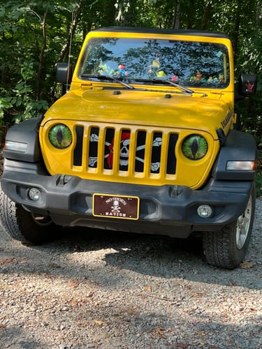Customer photo review of One Eye Jack Pirate Flag Jeep Grille Insert