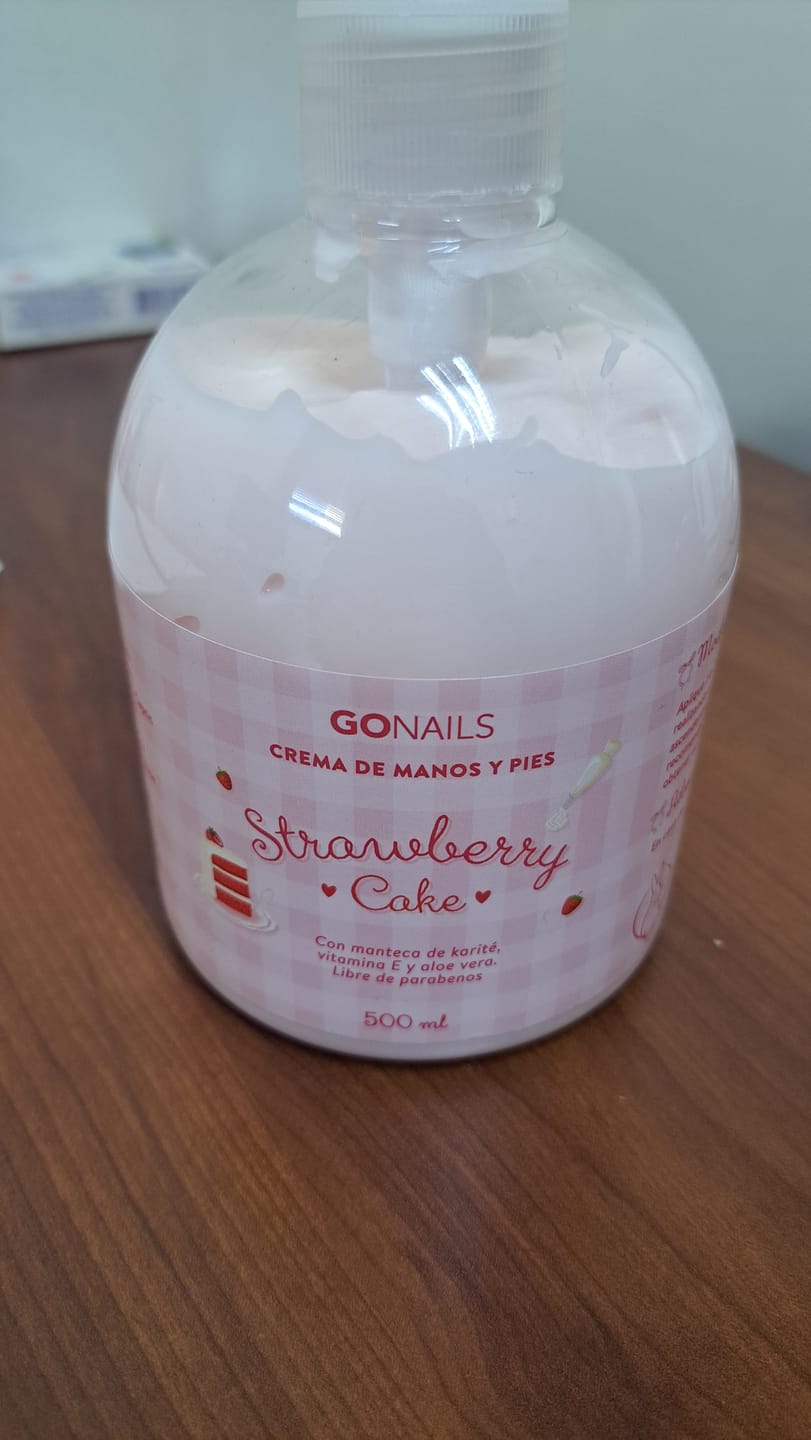 Customer photo review of Crema de Manos y Pies  - Strawberry Cake