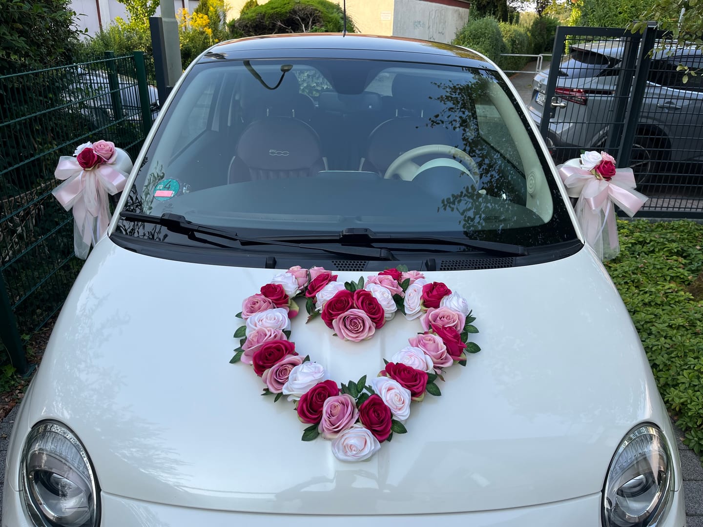 Customer photo review of Auto-Hochzeitsschmuck Motorhaube - LEA