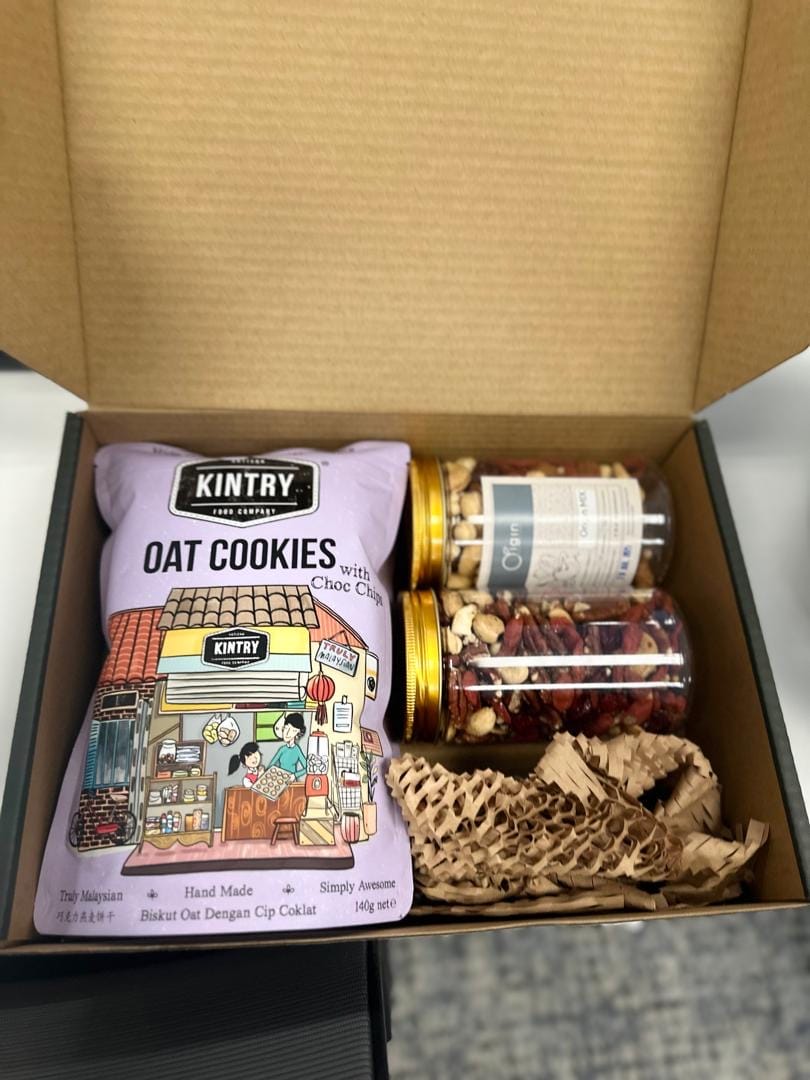 Customer photo review of Kintry Oat Cookies with Choc Chips