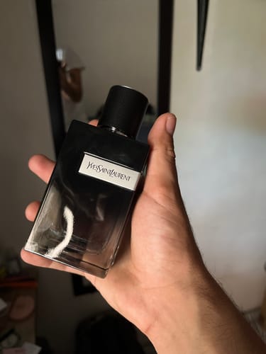 Reseña con foto de un cliente sobre Perfume YVES SAINT LAURENT Y EDP