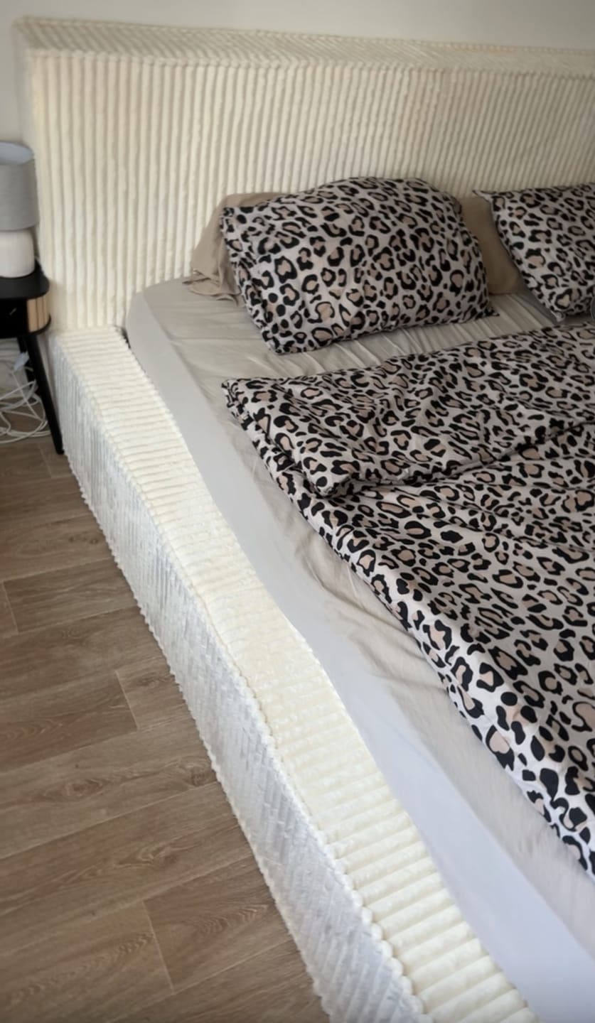 Customer photo review of Lit coffre velours côtelé de grande épaisseur - MELODIE
