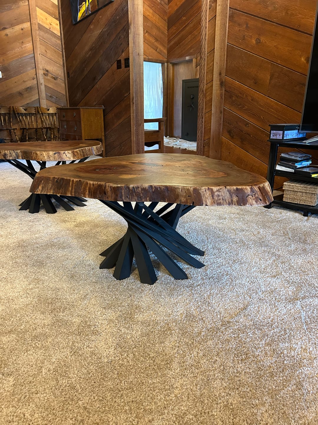 Customer photo review of Black Coffee Table Base 226 Filar 16H Metal Furniture Legs for DIY Projects