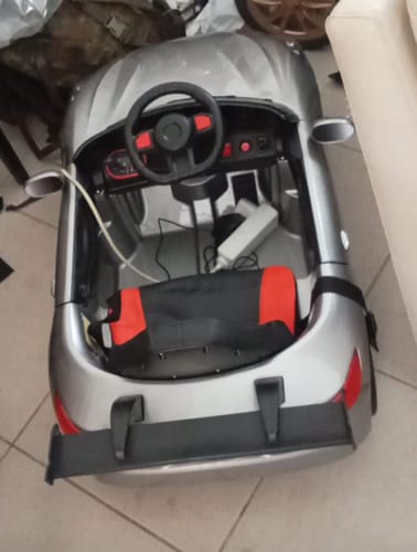Reseña con foto de un cliente sobre Carro Elétrico para Criança BM Z4 Style Cinza Metalizado 12v c/ RODAS DE BORRACHA & ASSENTO EM PELE