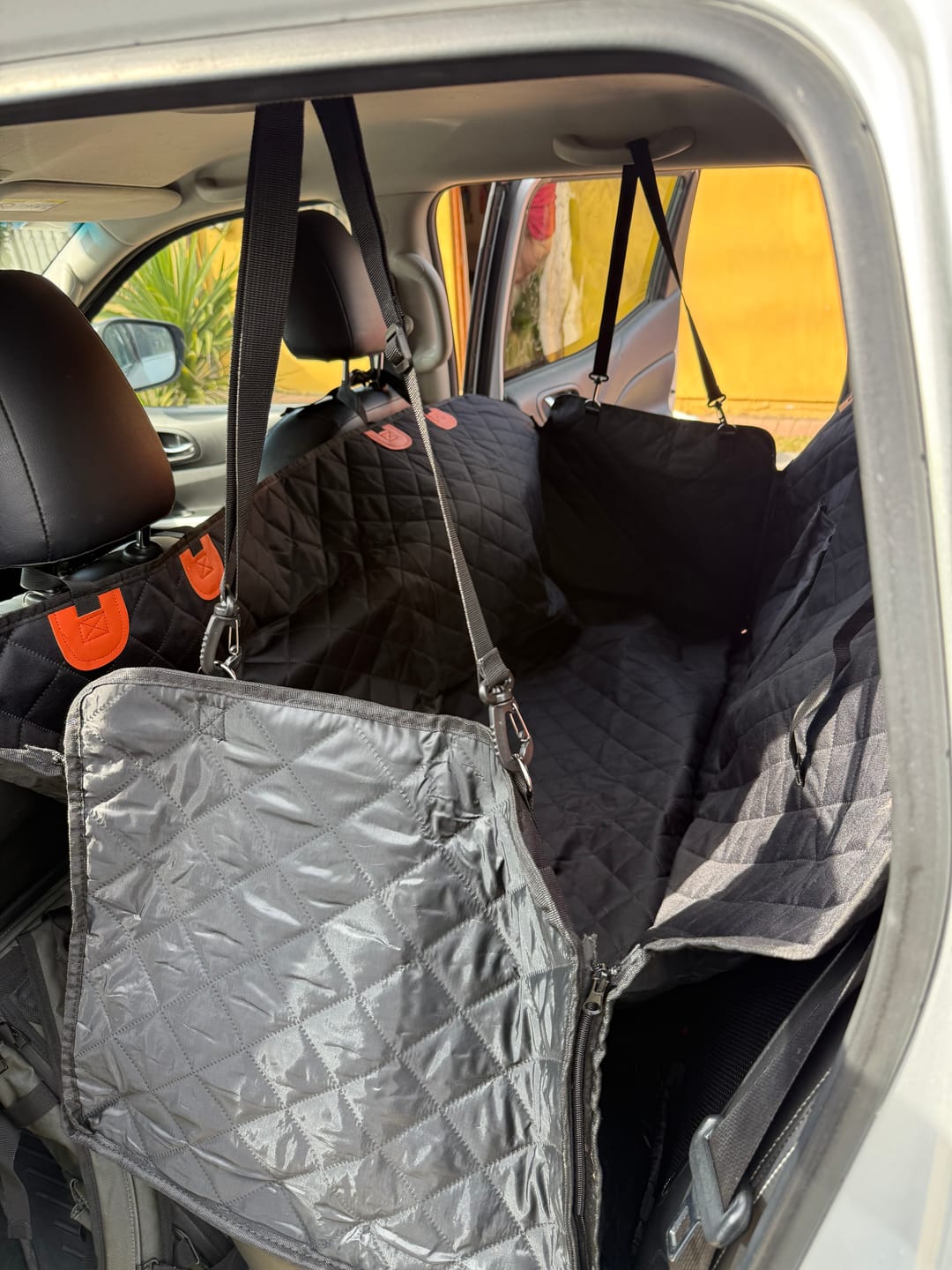 Customer photo review of Funda impermeable para auto