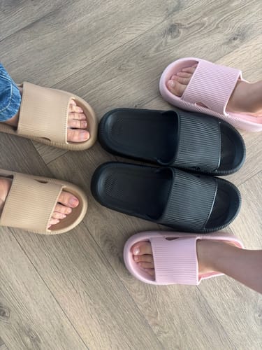 Customer photo review of HappyFlops