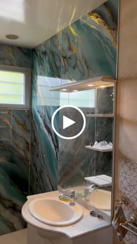 Customer video review of Panneau PVC Effet Marbre Bleuté avec Veine Doré Oslo