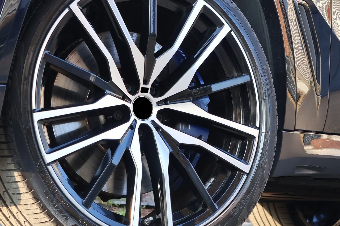 Customer photo review of 22” Rims - Made to Fit BMW X5 sDrive40i xDrive40i xDrive50i | OE Style | 2019 2020 2021 2022 2023 2024 2025 22x10/11 Wheels Brand New