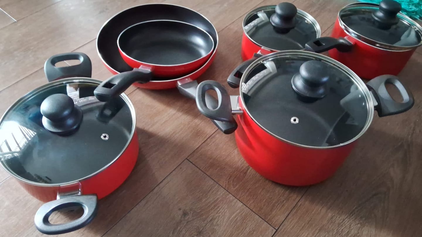 Customer photo review of Batería de Cocina 15Pzas Aluminio Antiadherente Rojo Wolf