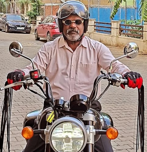 Customer photo review of Viper | Oval Sunglasses (Black Lens | Golden Frame  - MG5188)