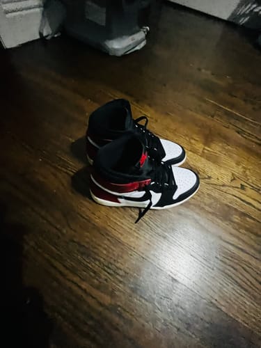 Customer photo review of Jordan 1 Retro High OG Black Toe Reimagined SIZE 8.5M/10W