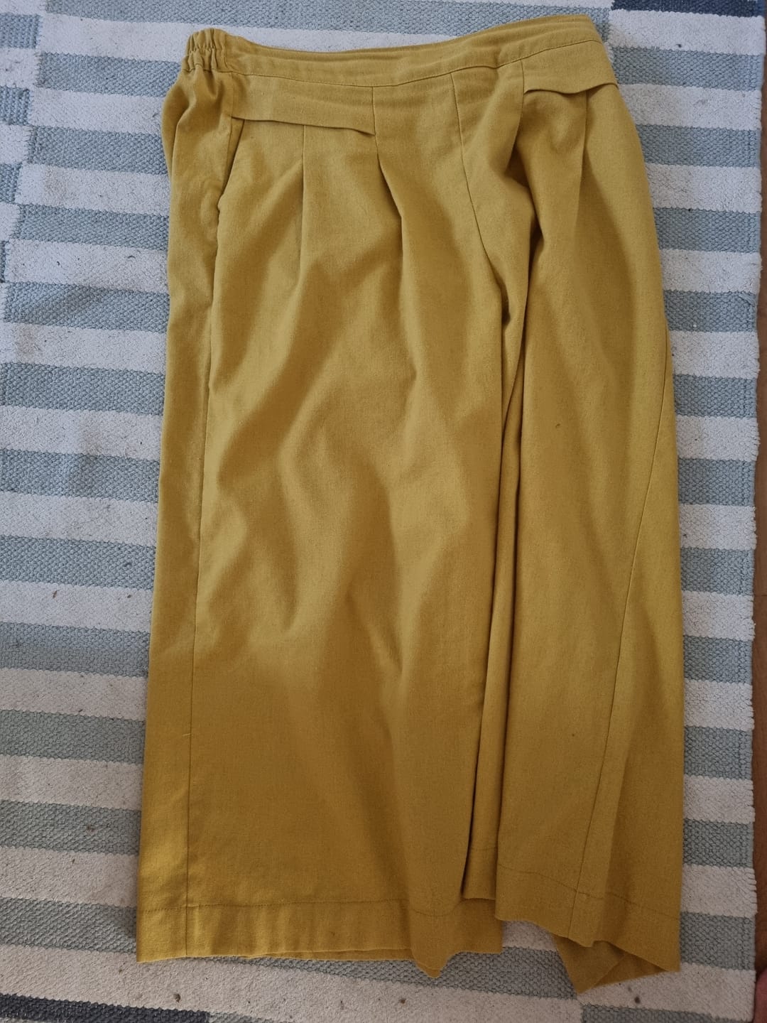 Customer photo review of Buddha Stones – Unifarbene Hose aus Baumwollleinen mit hoher Taille und weitem Bein und Taschen
