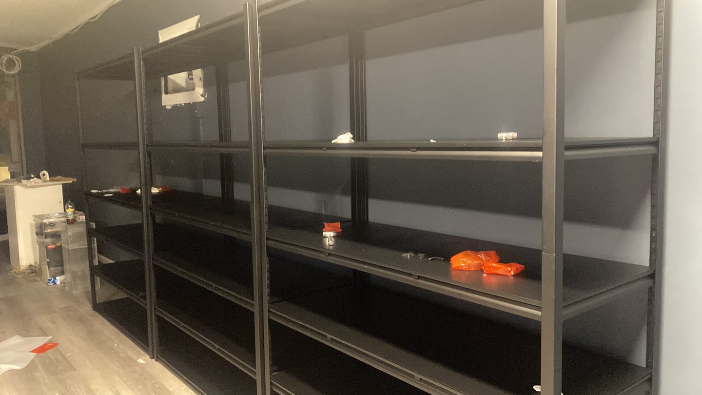 Customer photo review of REIBII 6-tier 3500LBS Heavy Duty Garage Shelving, Adjustable Metal Shelving,Industrial Storage Shelves for Garage,Warehouse, Basement
