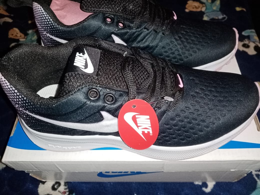 Customer photo review of Tenis 012 Negro Rosa