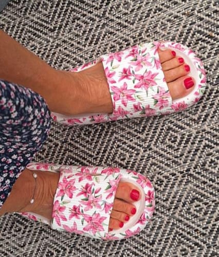 Customer photo review of HappyFlops Limited Editions
