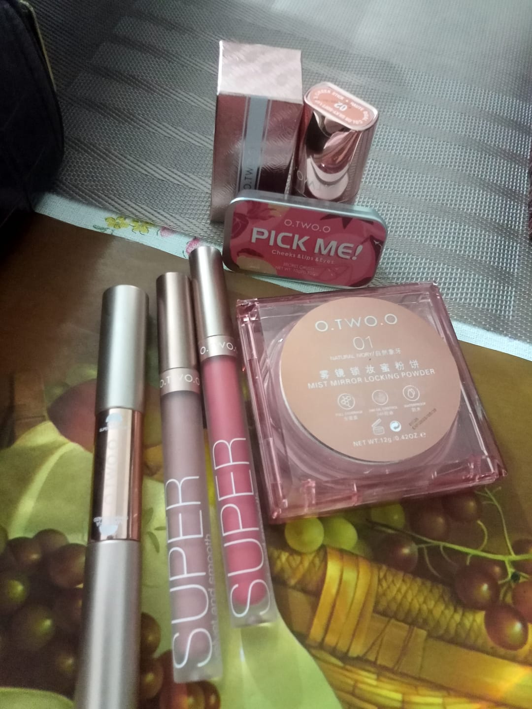 Customer photo review of O.TWO.O SMOOTH MIST MIRROR LOCKING POWDER