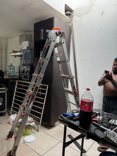 Customer photo review of Escalera de Aluminio Multiposición 17' (5.18 m) Type IA con Airdeck Megalite Little Giant 11517-001 (Demo)