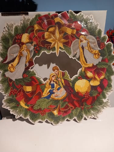 Customer photo review of "Christmas" Crystal Art 3D Wreath Kit