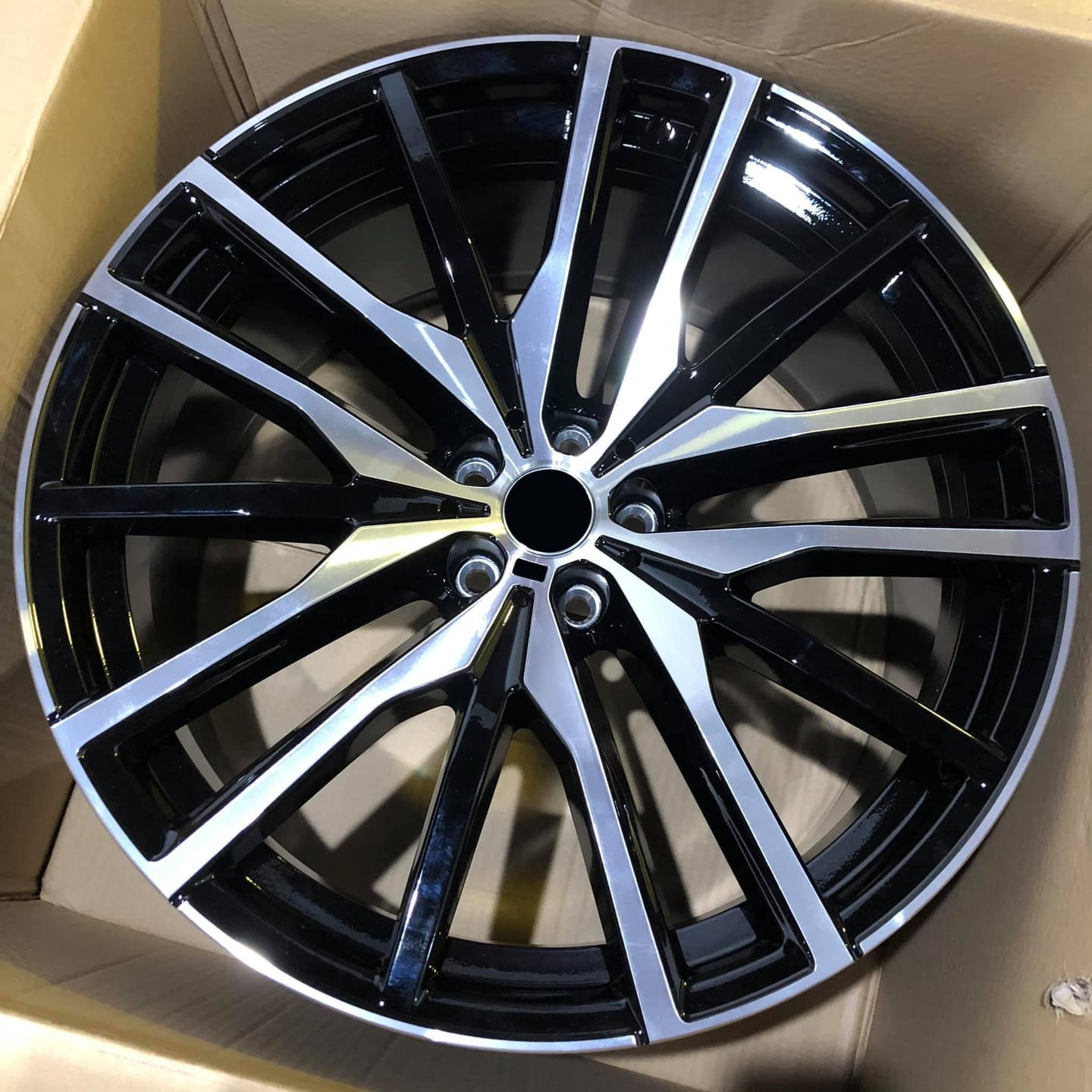 Customer photo review of 22” Rims - Made to Fit BMW X5 sDrive40i xDrive40i xDrive50i | OE Style | 2019 2020 2021 2022 2023 2024 2025 22x10/11 Wheels Brand New
