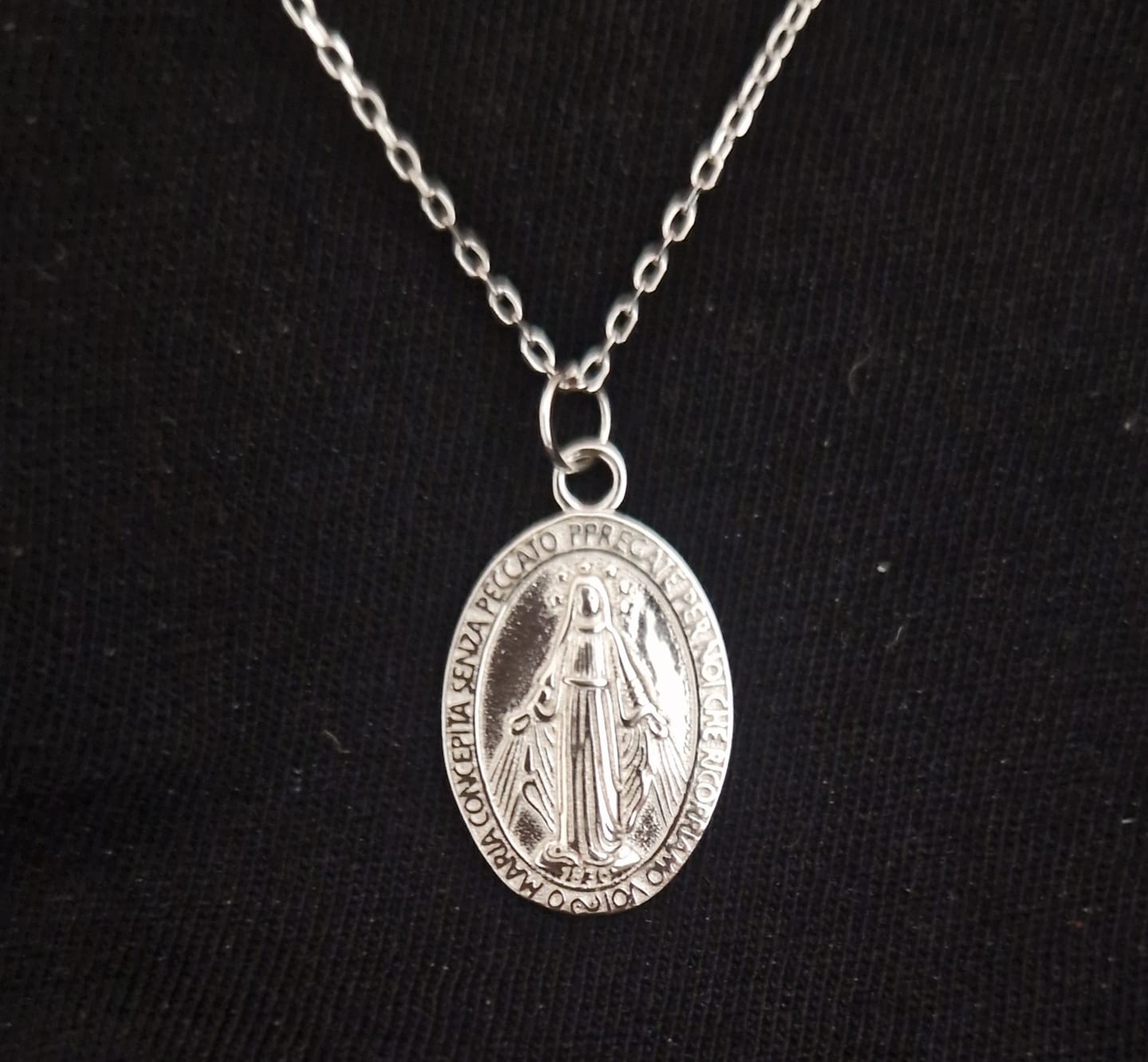 Customer photo review of Collar Virgen María