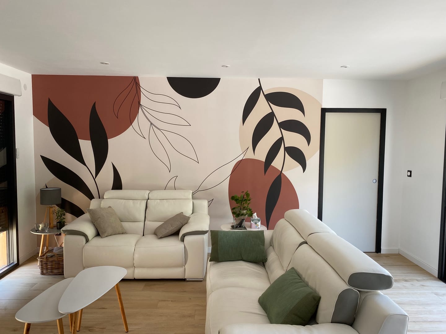 Papier peint intissé panoramique posé dans une chambre - Kam & Léon