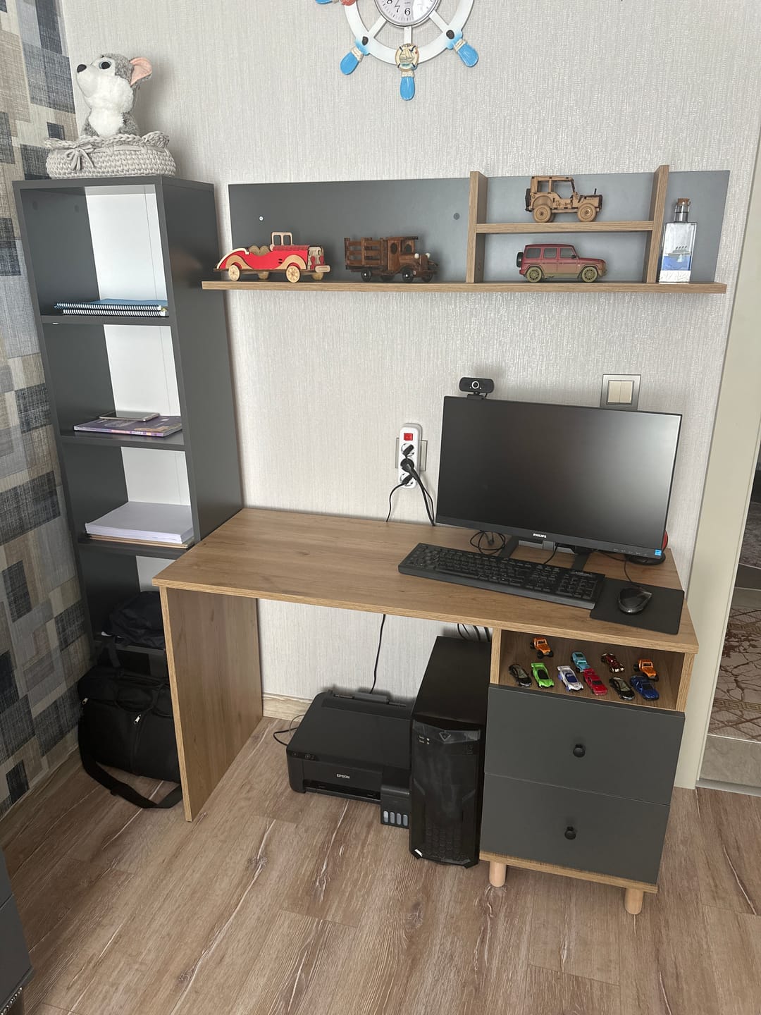 Customer photo review of Rani HA115 Çekmeceli Kitaplıklı Çalışma Ofis Bilgisayar Masası Sepet Ceviz - Antrasit