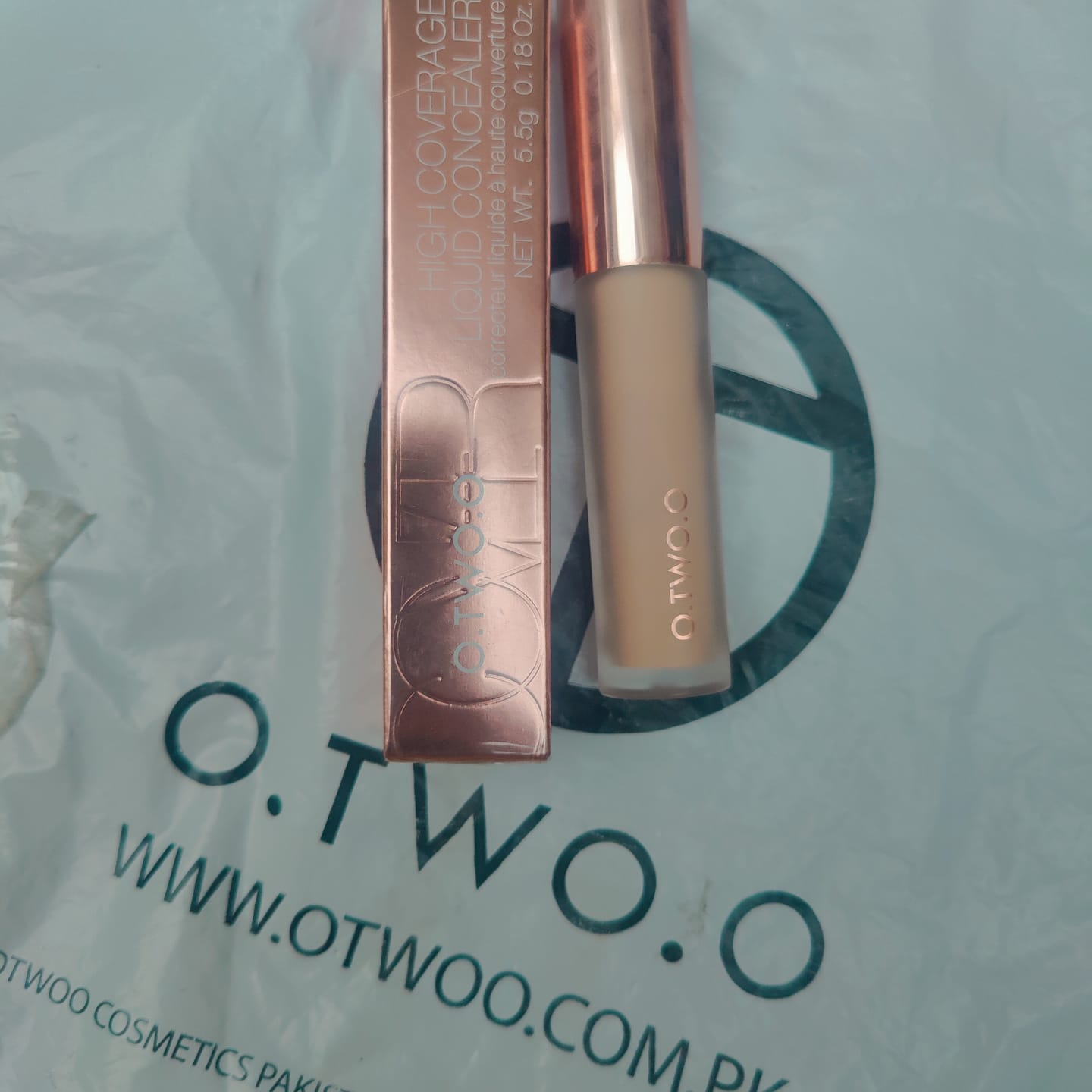 Customer photo review of O.TWO.O HIGH COVERAGE LIQUID CONCEALER