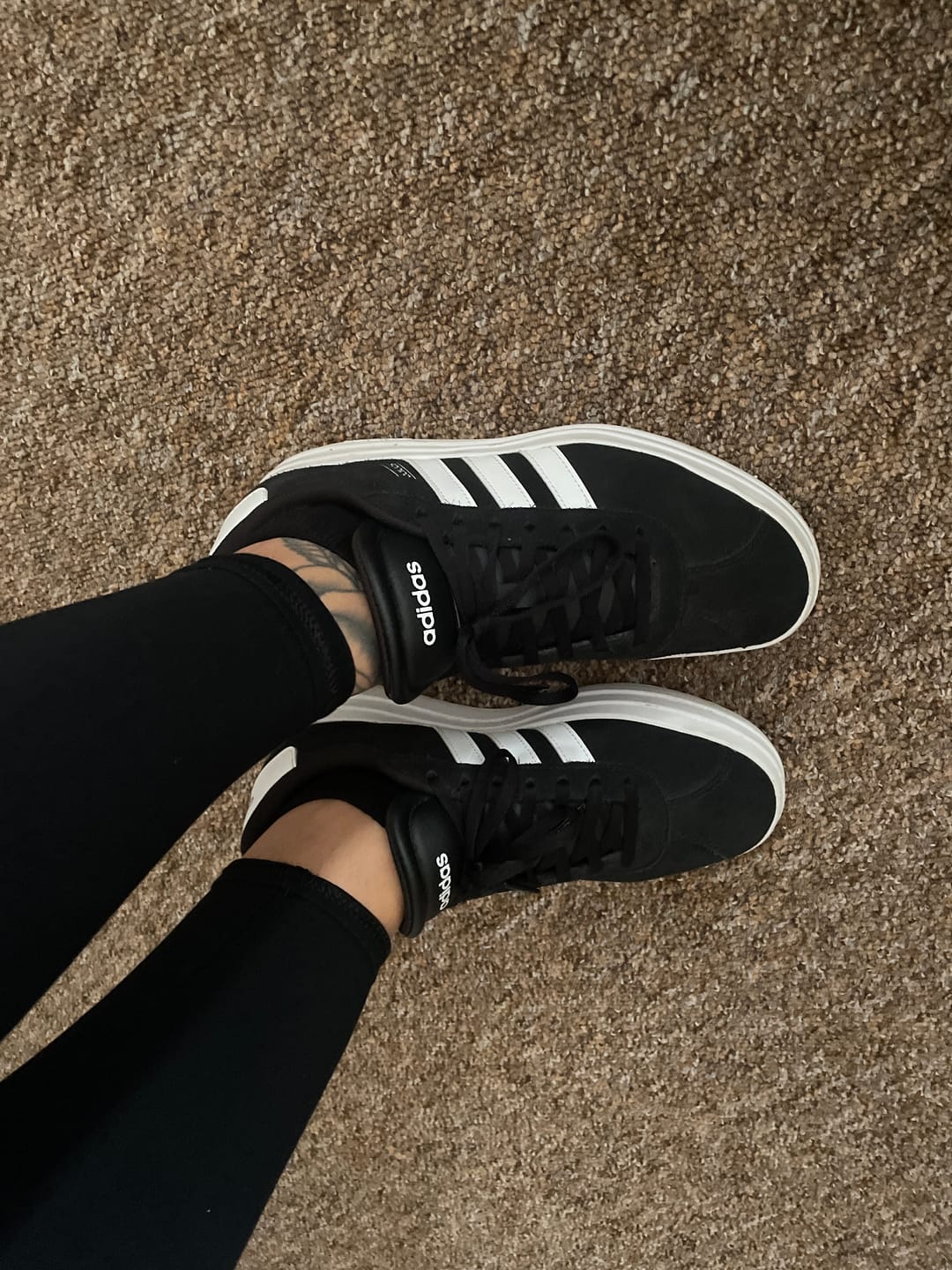 Customer photo review of Zapatilla Adidas Vl Court Bold Mujer Negro