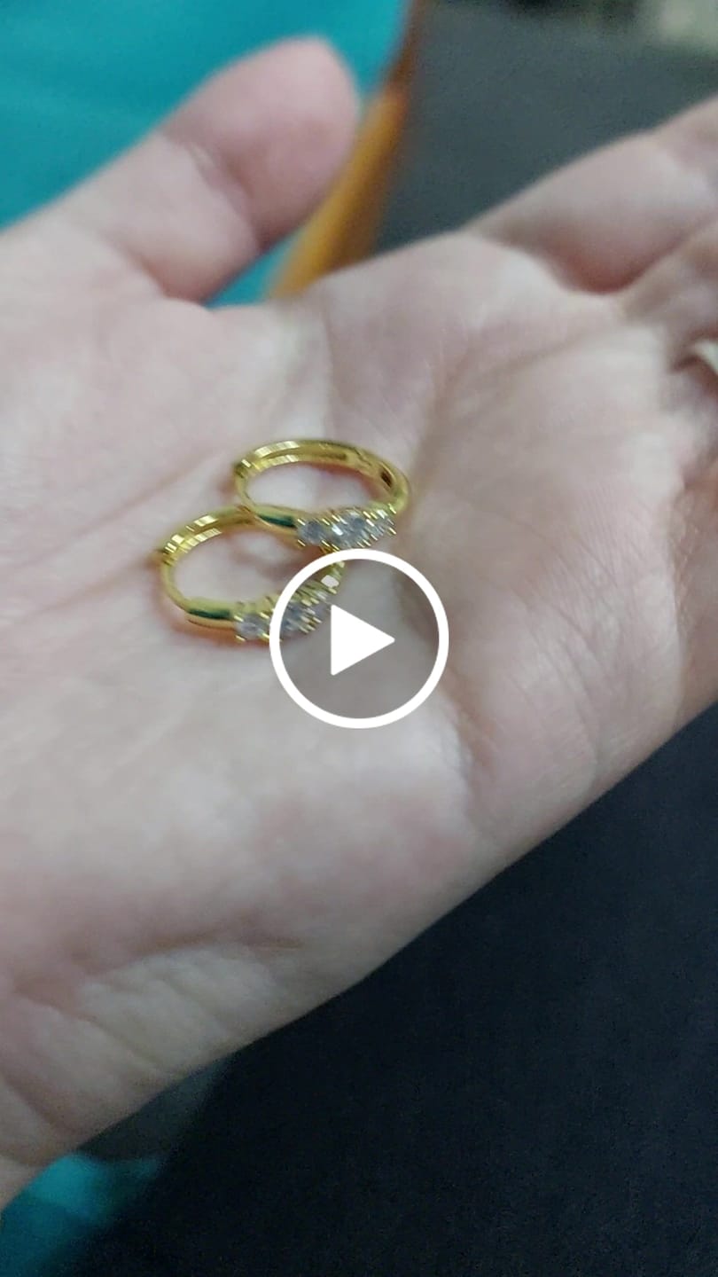 Customer video review of ARGOLLAS LARA BAÑADAS EN ORO