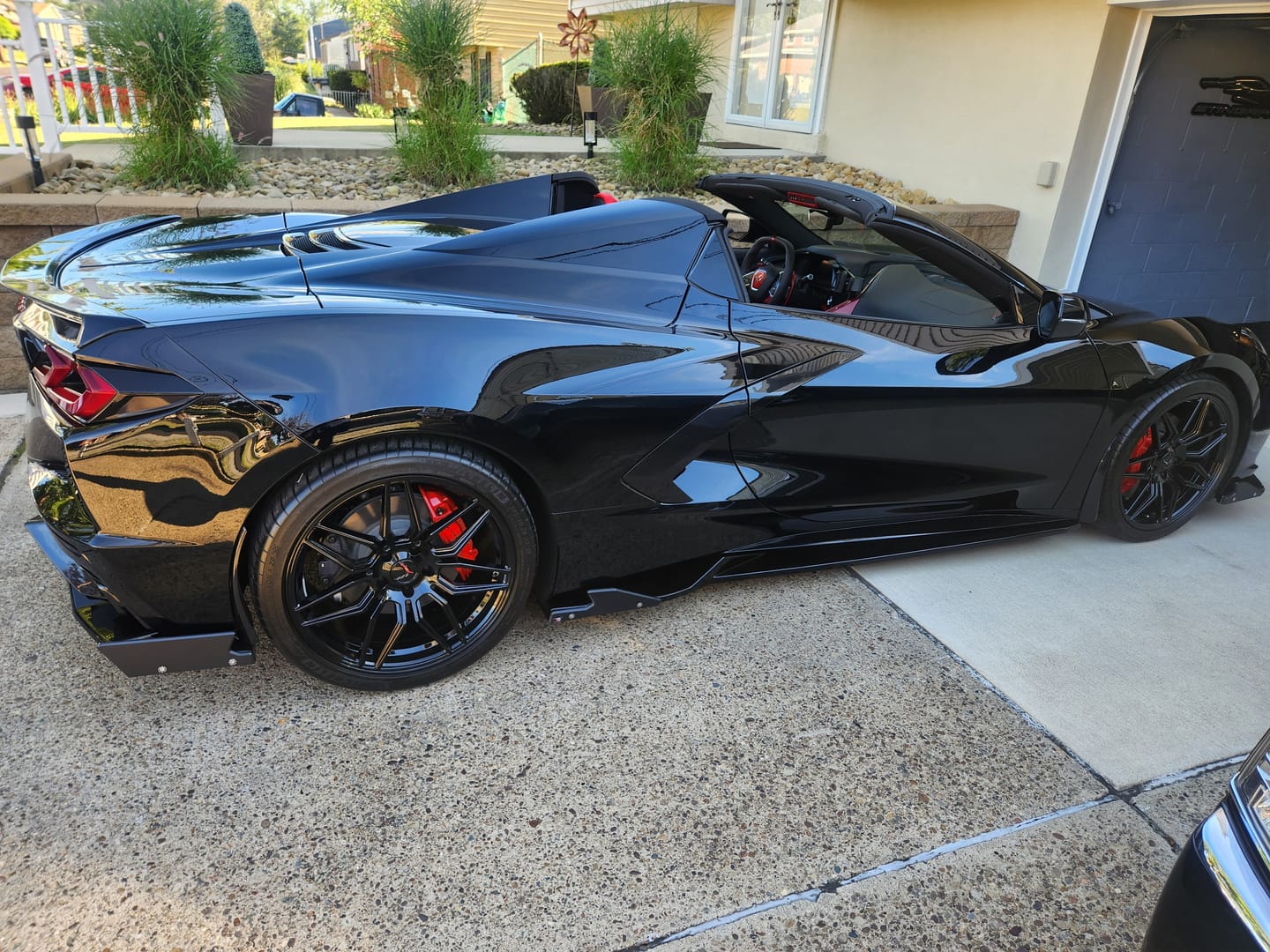 Customer photo review of C8 2020+ Chevy Corvette Steering Wheel Airbag Center Carbon Fiber Cover
