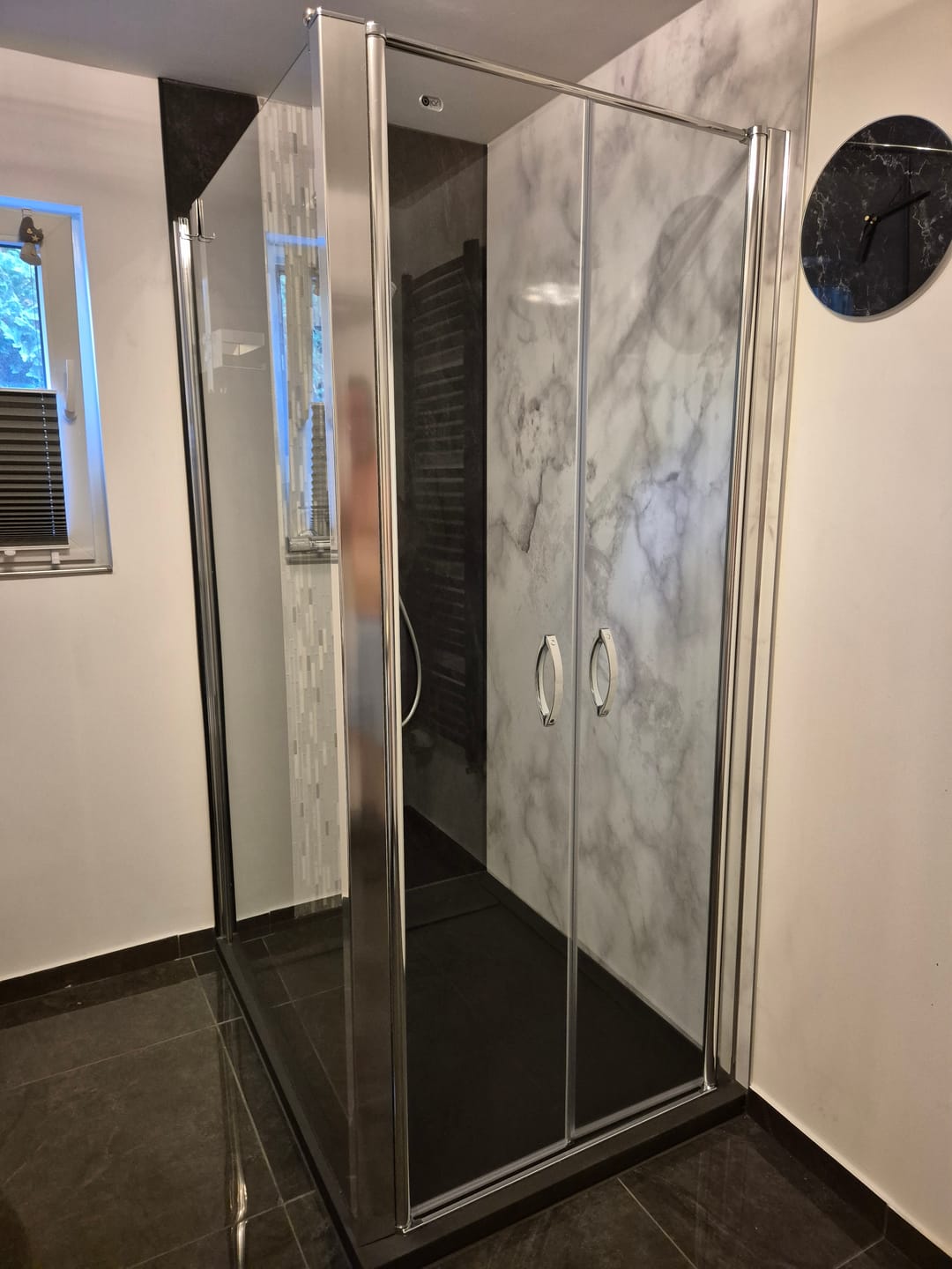 Customer photo review of Eckdusche Duschkabine mit Pendeltür, 6mm ESG, Klarglas - Tür 90cm, Höhe: 195cm