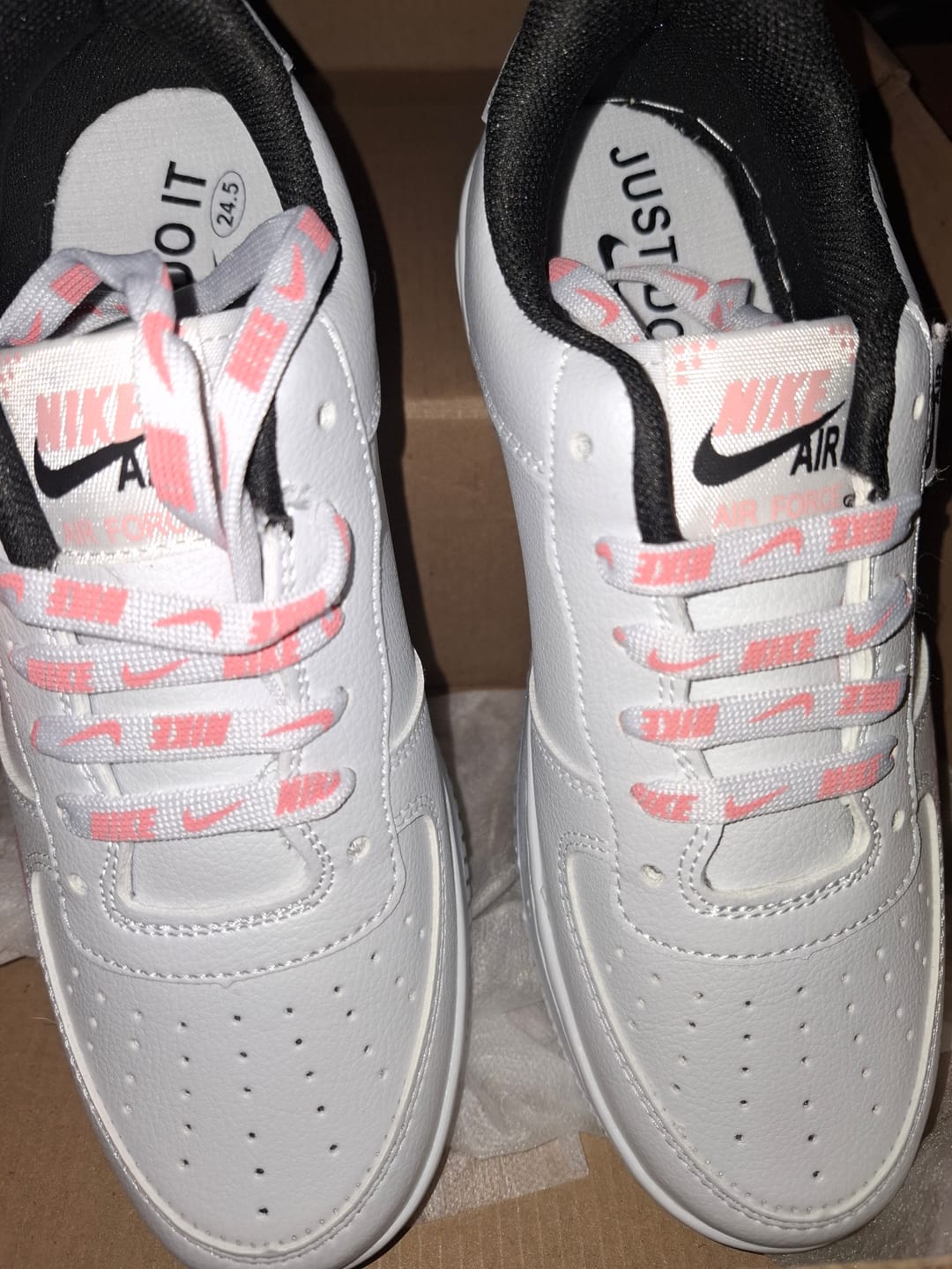 Customer photo review of Tenis 270 Blanco Negro Rosa
