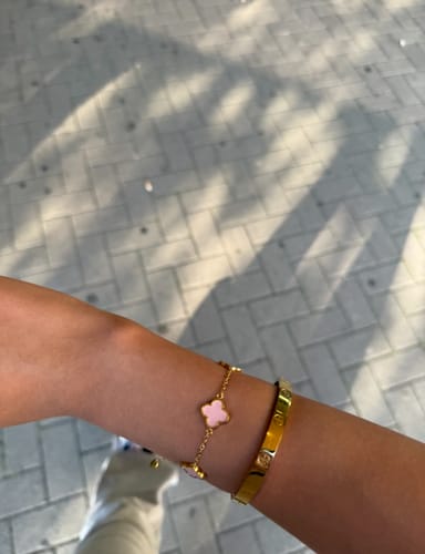 Kundenbewertung mit Foto zu Baby Pink Clover Kette