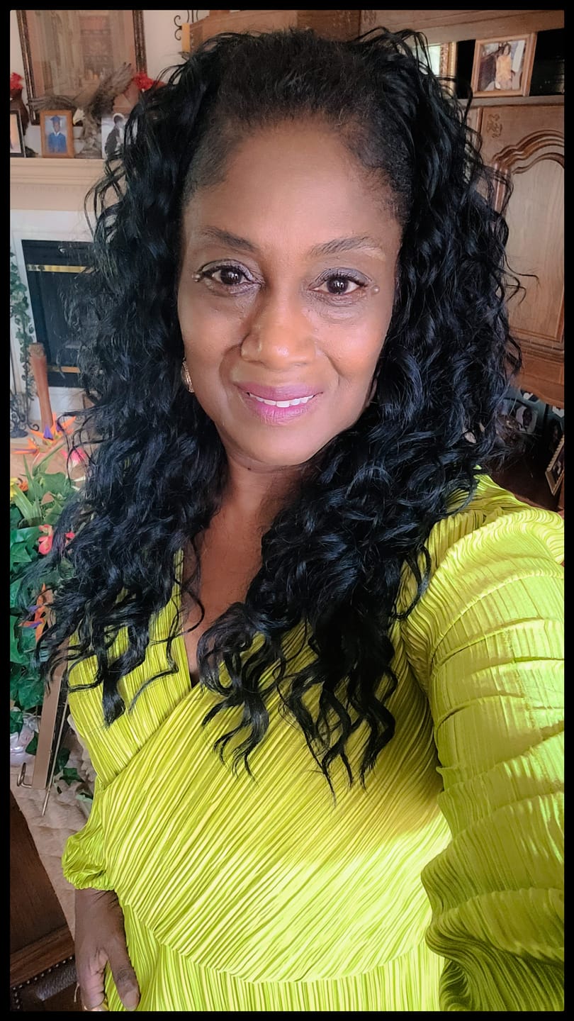 Customer photo review of Vanessa Vibe Swap Half Wig - ELISEY