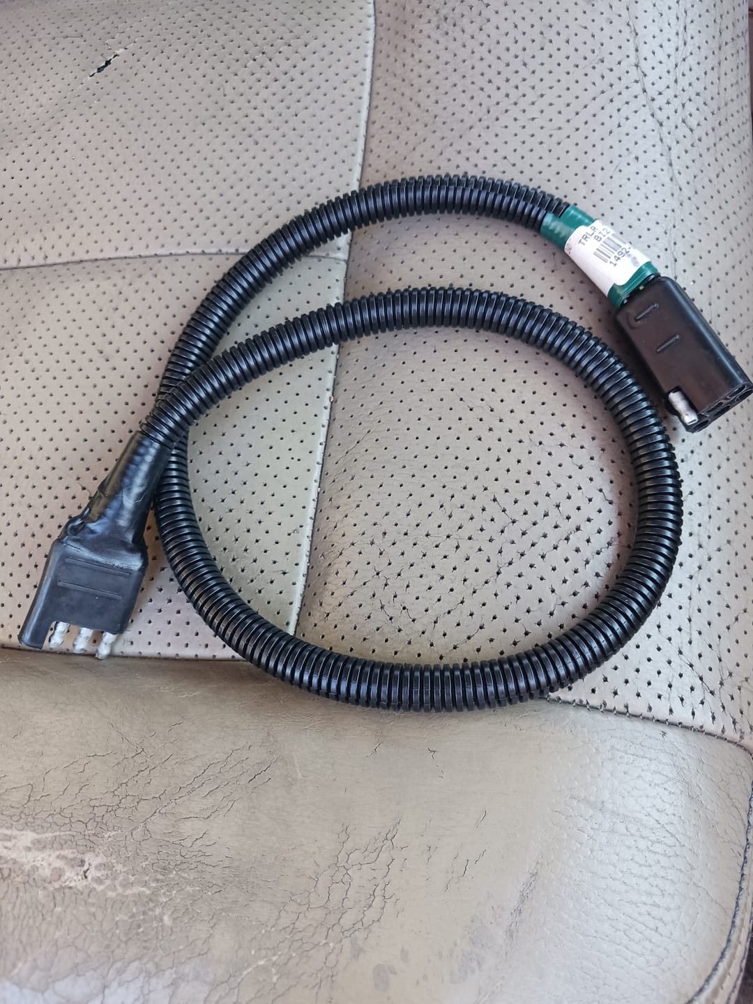 Customer photo review of Plug Adapter 6 To 4