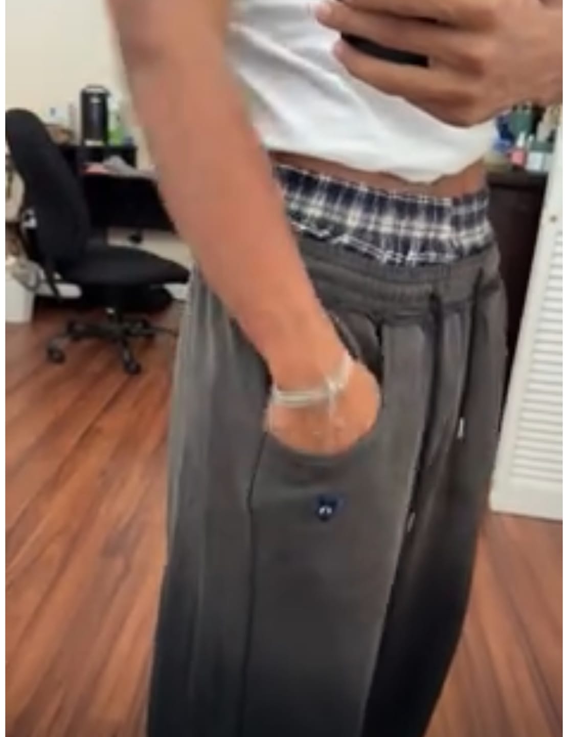 Customer photo review of Aelfric Eden Double Waist Baggy Sweatpants