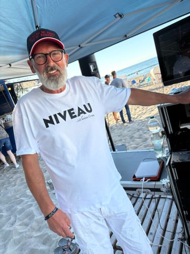 Customer photo review of Niveau - Premium Shirt