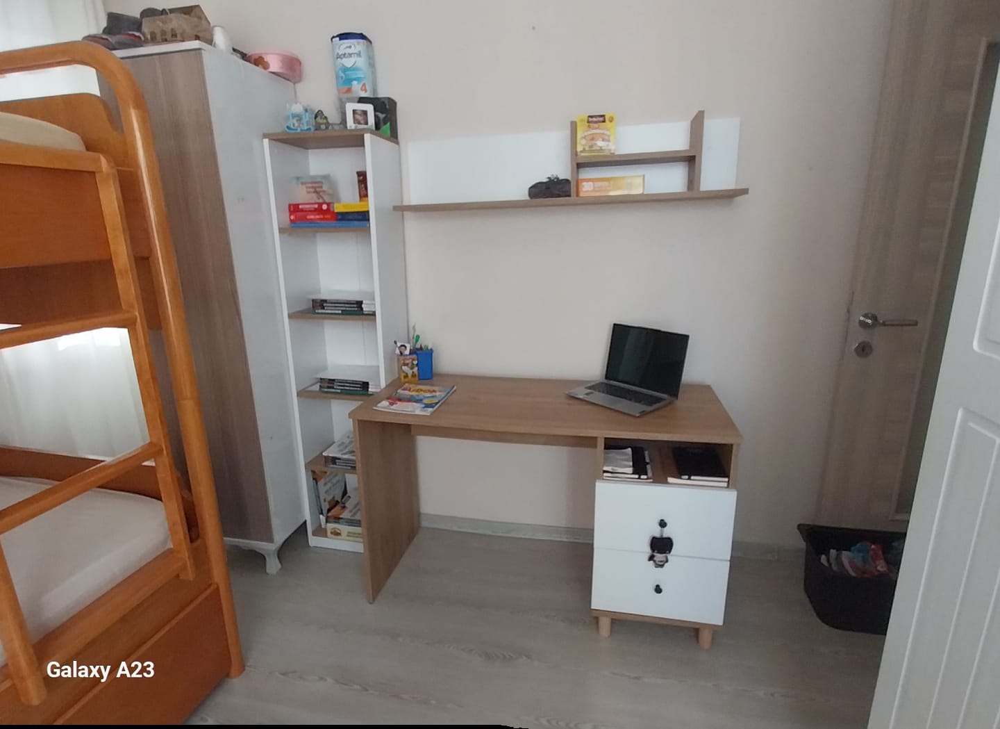 Customer photo review of Rani HA115 Çekmeceli Kitaplıklı Çalışma Ofis Bilgisayar Masası Sepet Ceviz - Beyaz