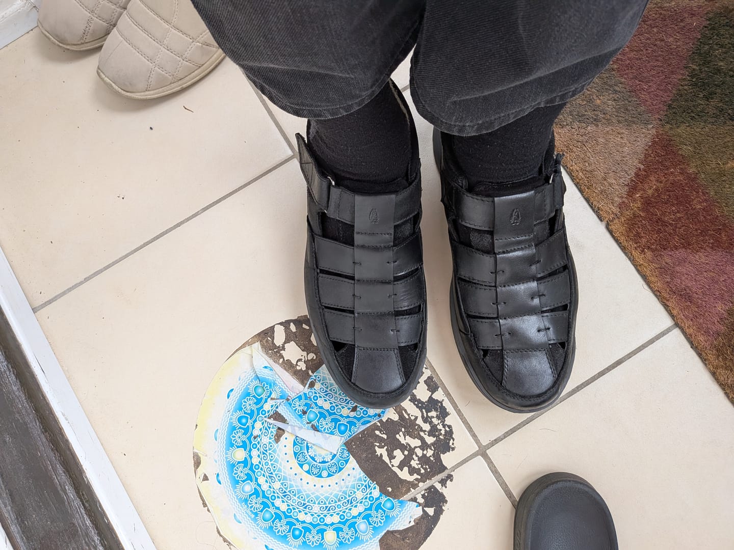 Customer photo review of Black Rucker Fisherman Sandals