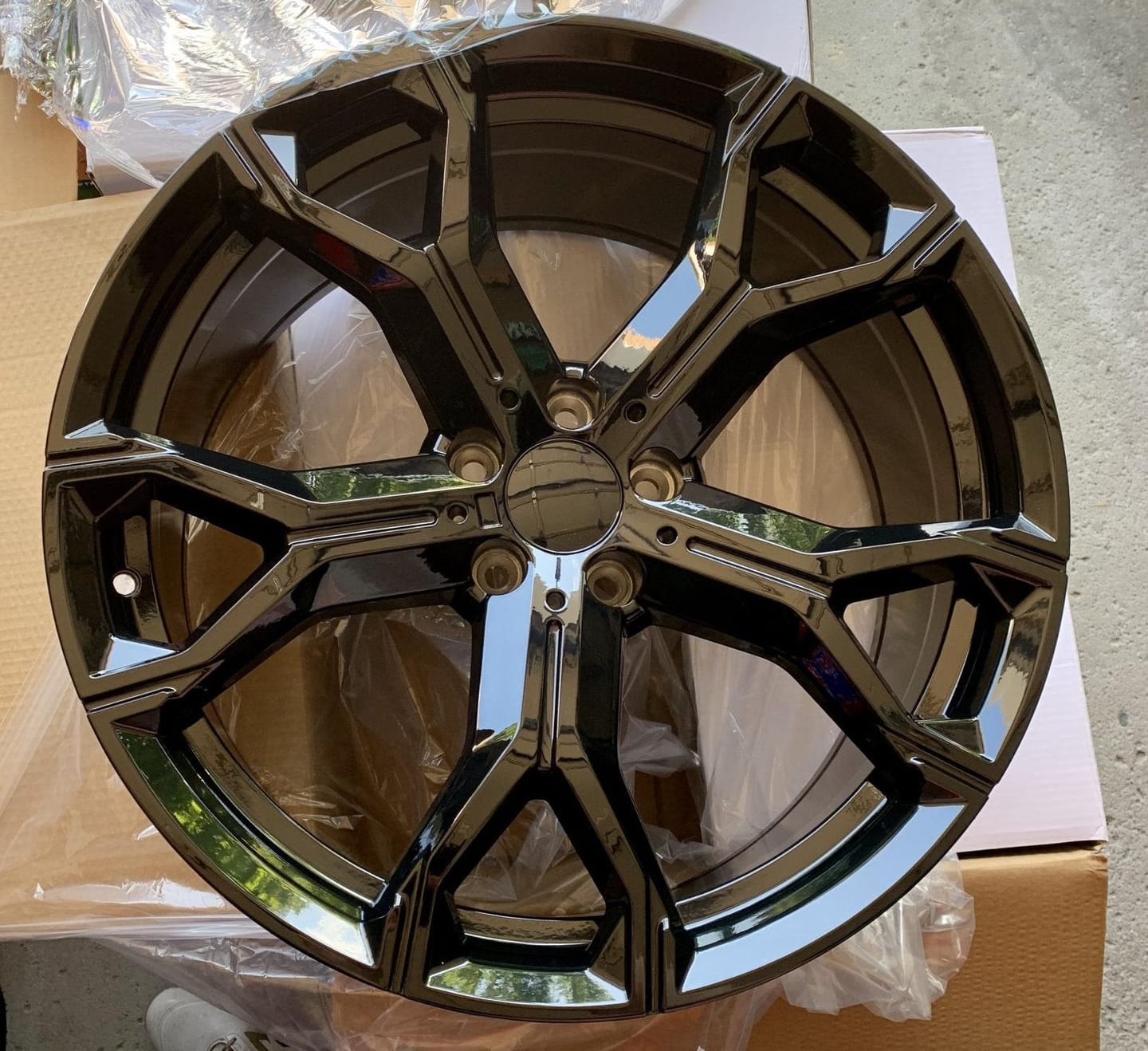 Customer photo review of 20” Rims - Made to Fit BMW X6 | OE Style | 2018 2019 2020 2021 2022 2023 2024 2025 20x9/10.5 Wheels Brand New