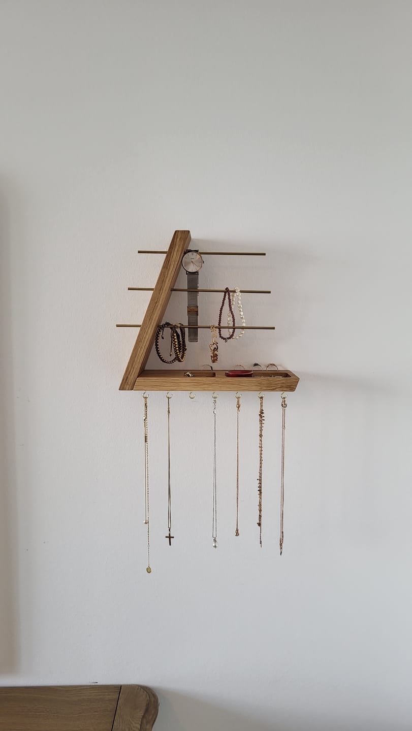 Customer photo review of Handgefertigter Schmuckständer – Ada aus edlem Eichen-Massivholz