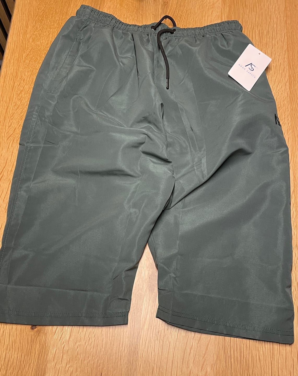 Customer photo review of Khakifarbene Halal Badehose von Aboe Safiya