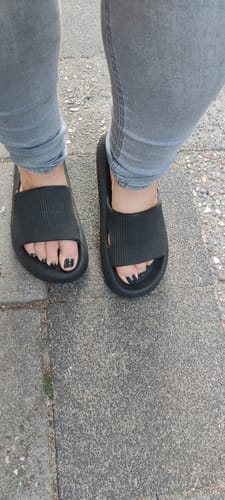 Customer photo review of HappyFlops