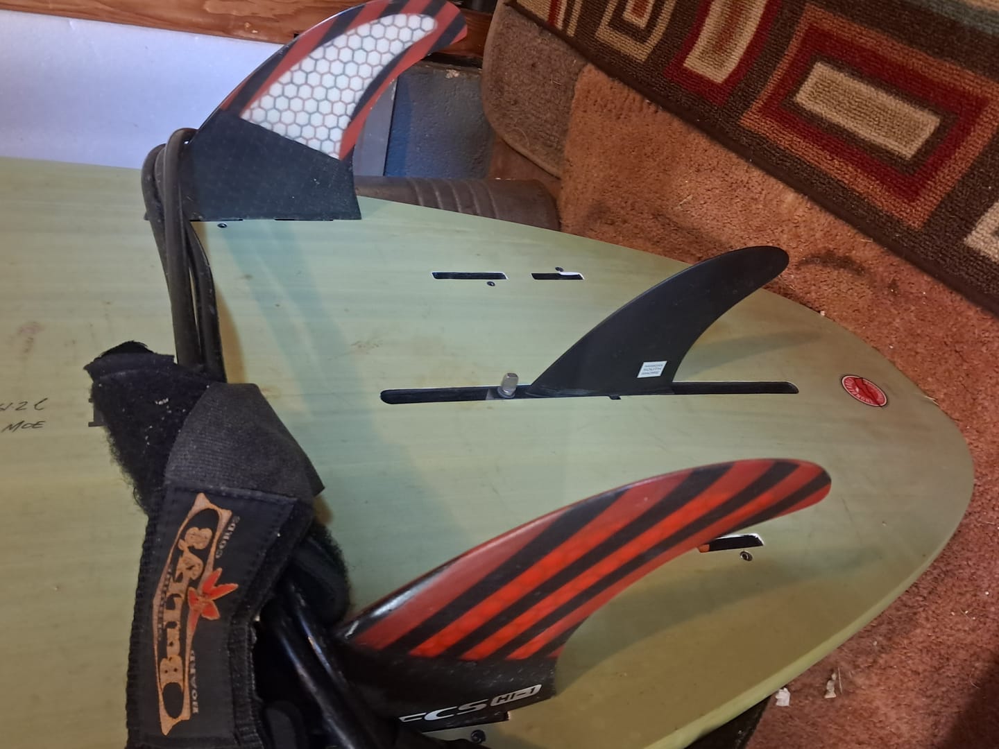 Customer photo review of HawaiianSouthShore Small Box Thruster Center Fin 3.5" Black