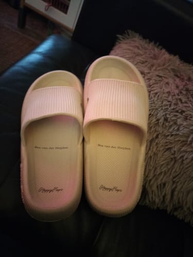 Customer photo review of HappyFlops