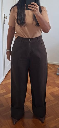 Celia Regina B. review of Calça Jeans Wide Leg Buriti Marrom Escuro image 1 out of 1