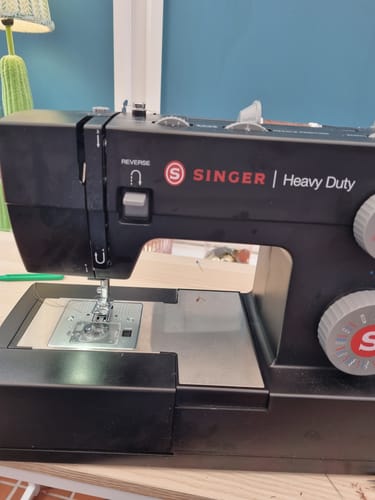 Customer photo review of Singer Heavy Duty 4432 Black Limited Edition Sewing Machine - Most popular Heavy Duty machine in 2025. Strong mechanical machine - New 2025 model - Festival of Quilts Sale Offer