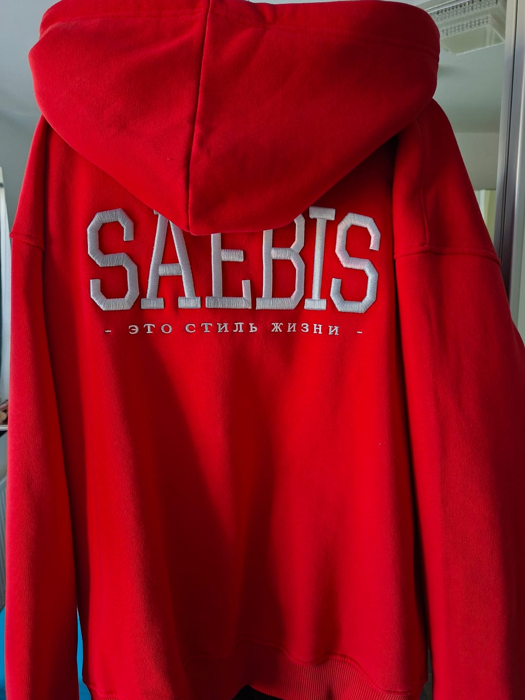 Customer photo review of Lifestyle Damen Oversized Zip Hoodie rot mit Stickerei by SAEBIS®