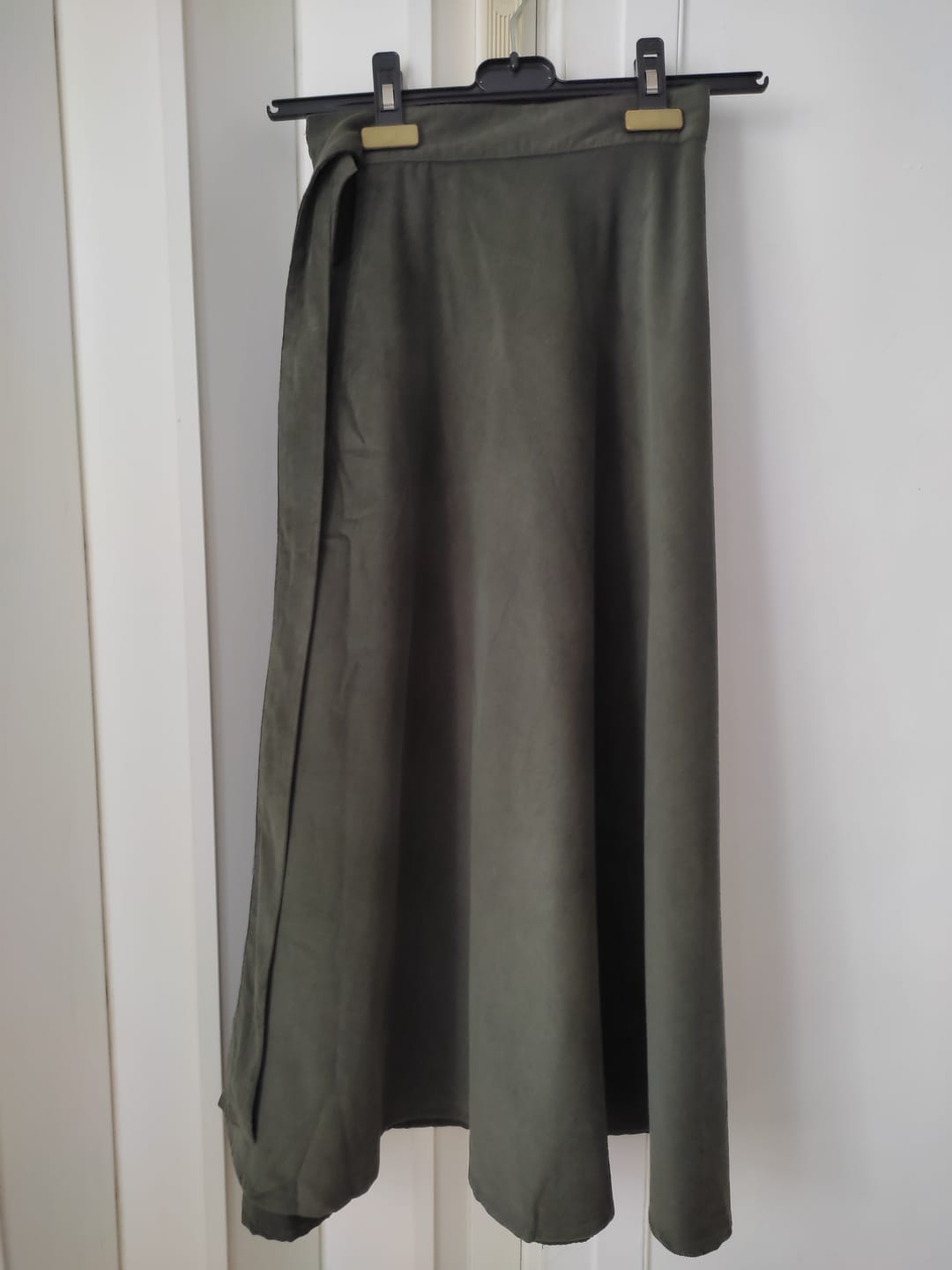 Customer photo review of Jupe portefeuille Marie velours milleraies kaki